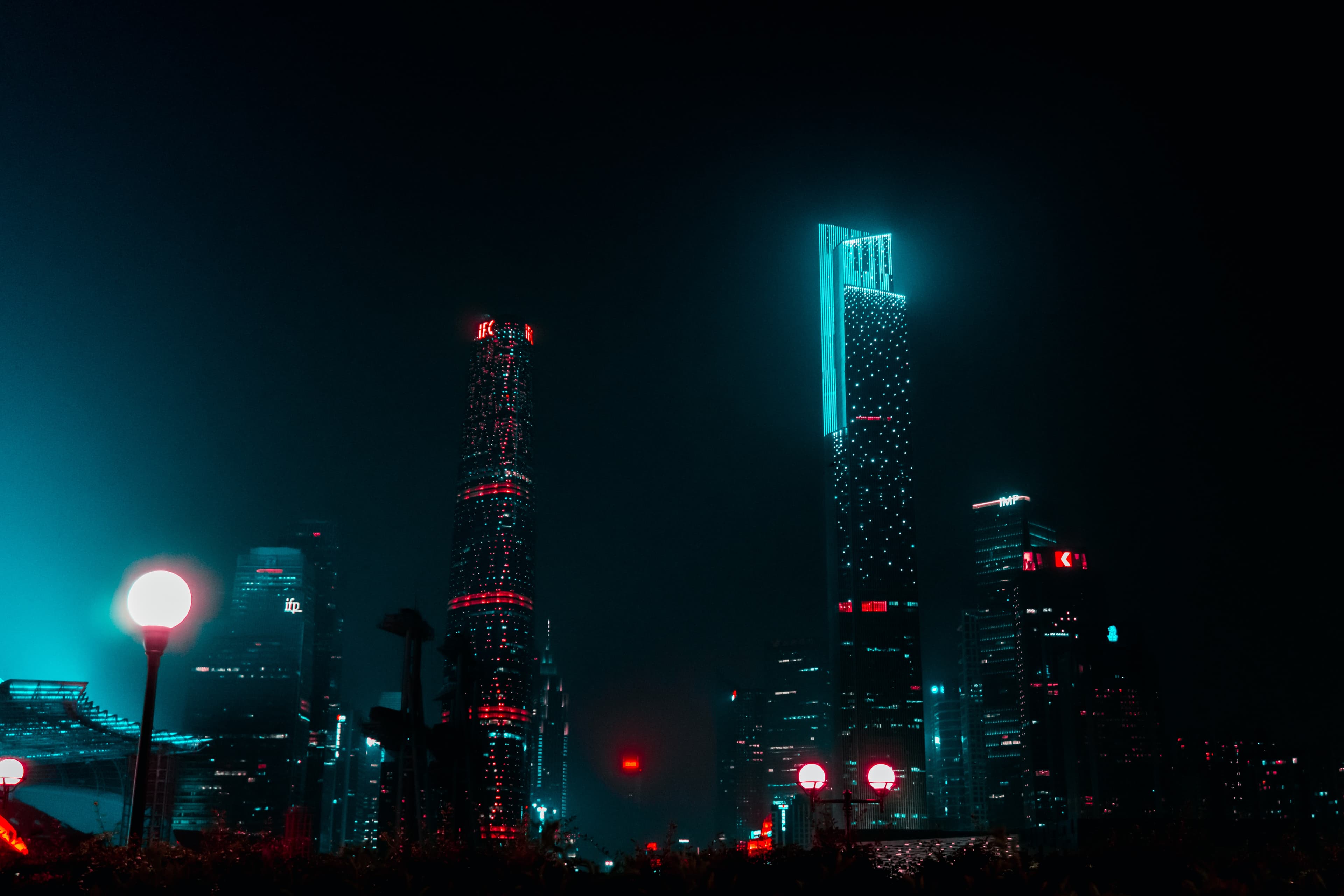 广州城市夜景与企业服务场景